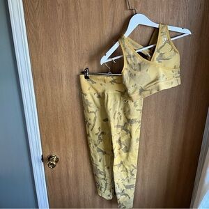 Gymshark Set Size Medium yellow camo leggings & sports bra